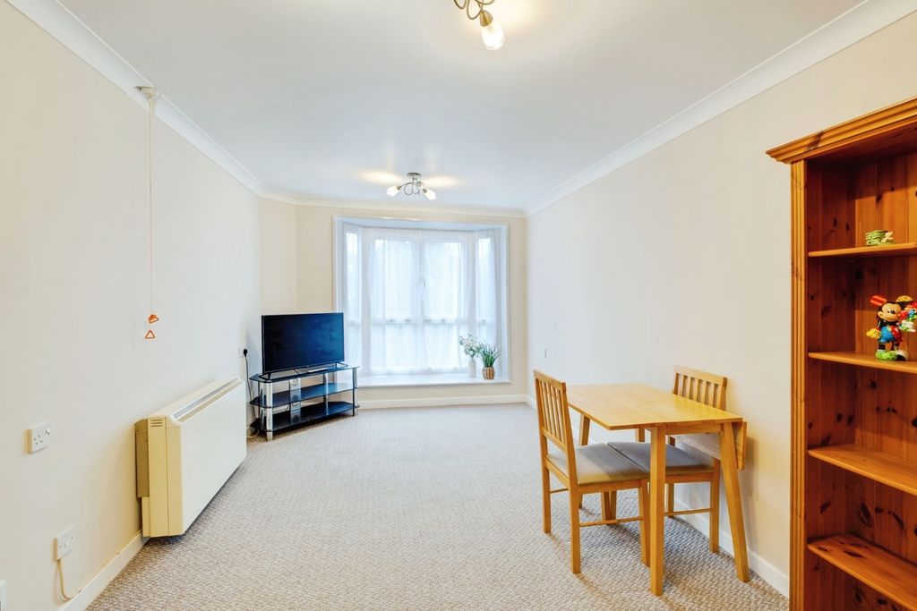 Property photo 2 of 11 Lounge