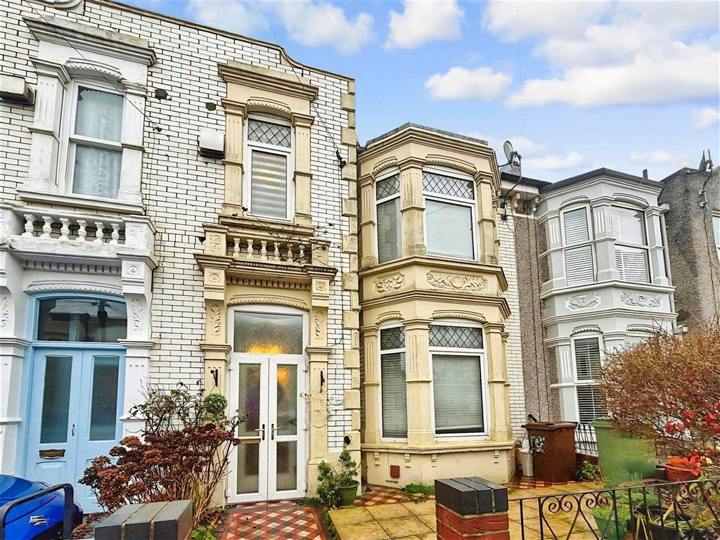 Property photo 1 of 11 Front