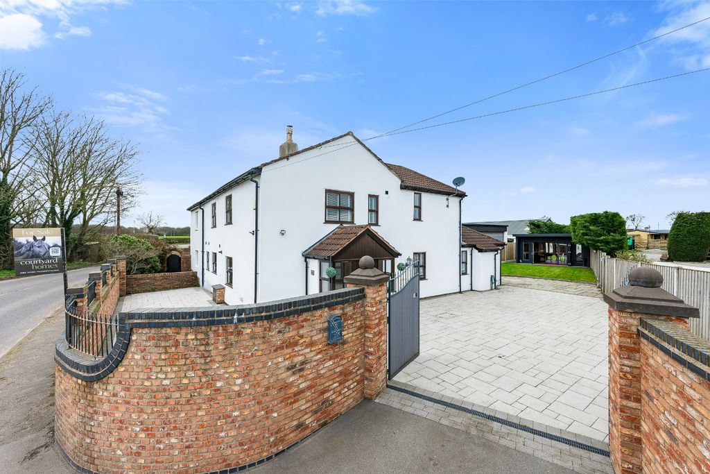 Property photo 1 of 26 4928712