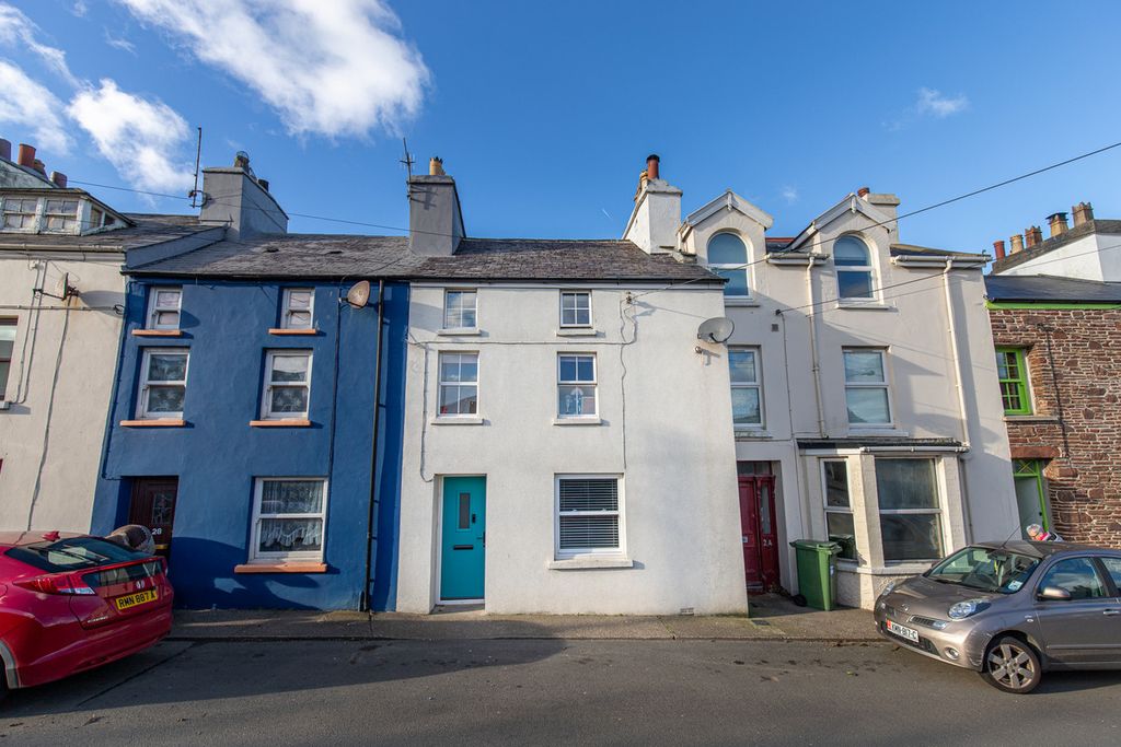 Property photo 1 of 32