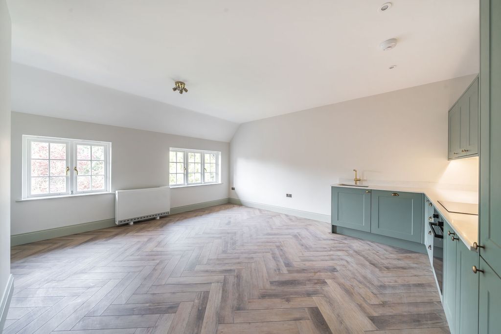 Property photo 2 of 12 1107609 (2)