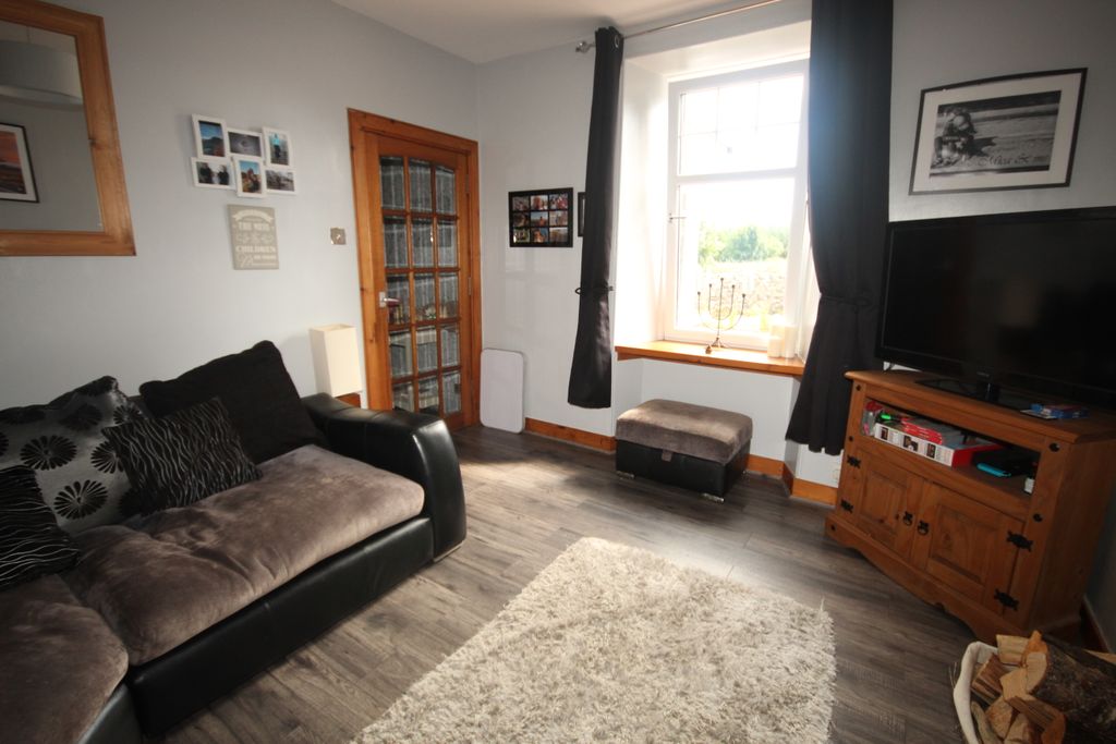 Property photo 3 of 24 Lounge