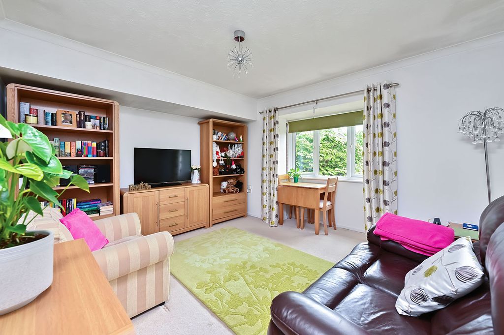 Property photo 2 of 8 20 The Elms (1)