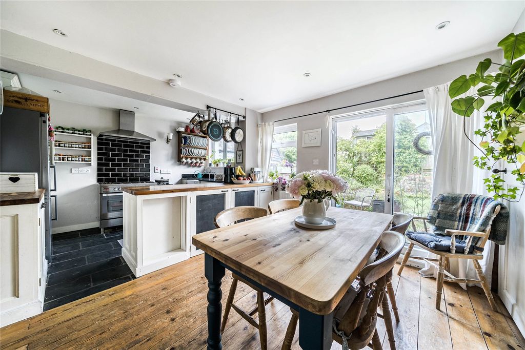 Property photo 2 of 17 Kitchen/Diner