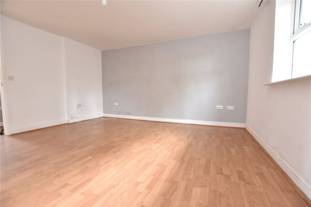 Property photo 2 of 14 Picture No. 21