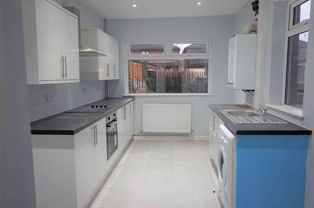 Property photo 2 of 6 Kitchen