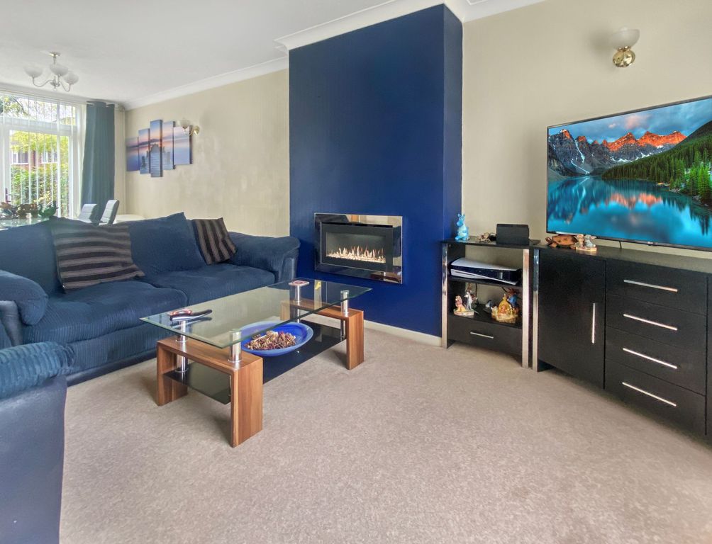 Property photo 2 of 14 Living Area