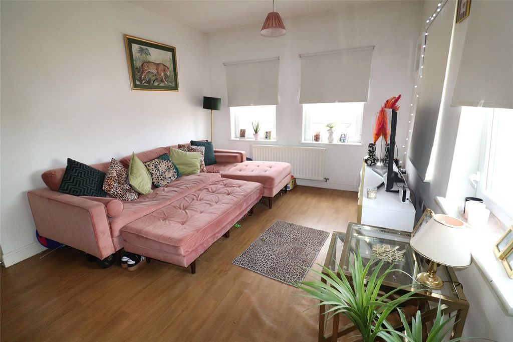 Property photo 3 of 11 Picture No. 12