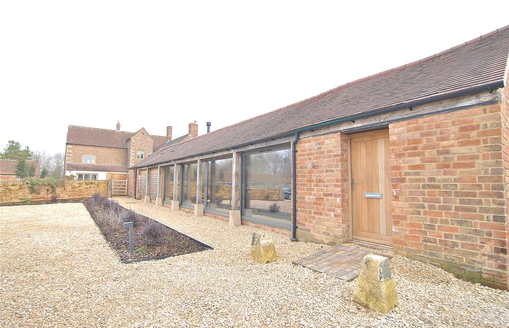 Property photo 2 of 16 Picture No. 15