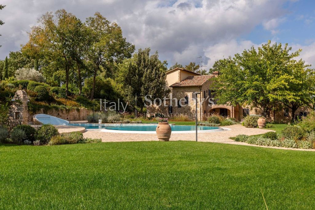 Property photo 2 of 31
