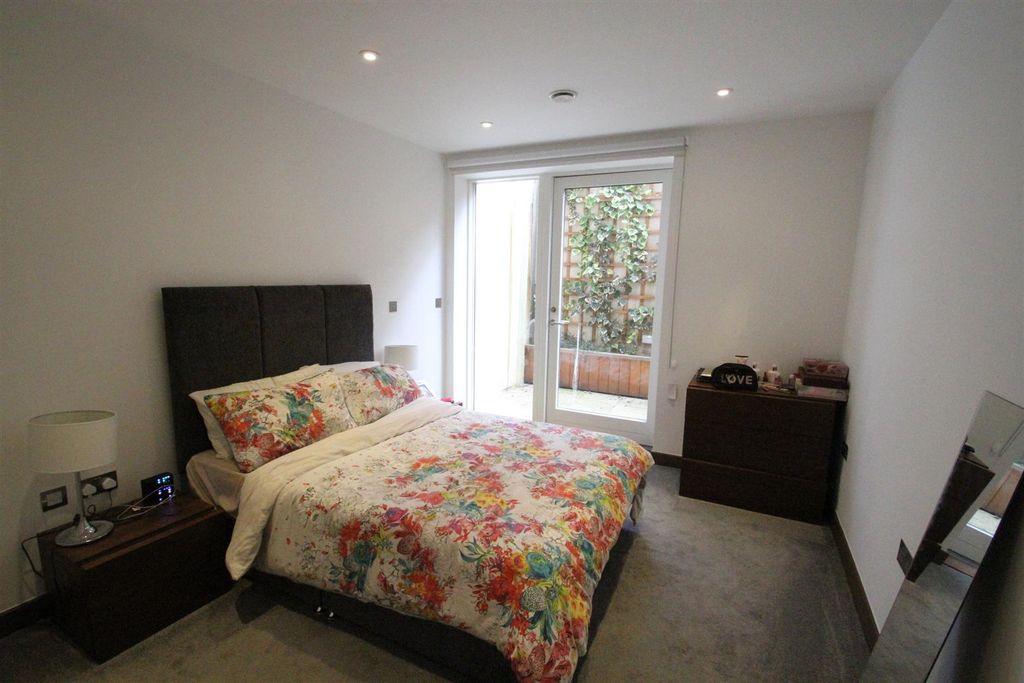 Property photo 3 of 10 Bedroom