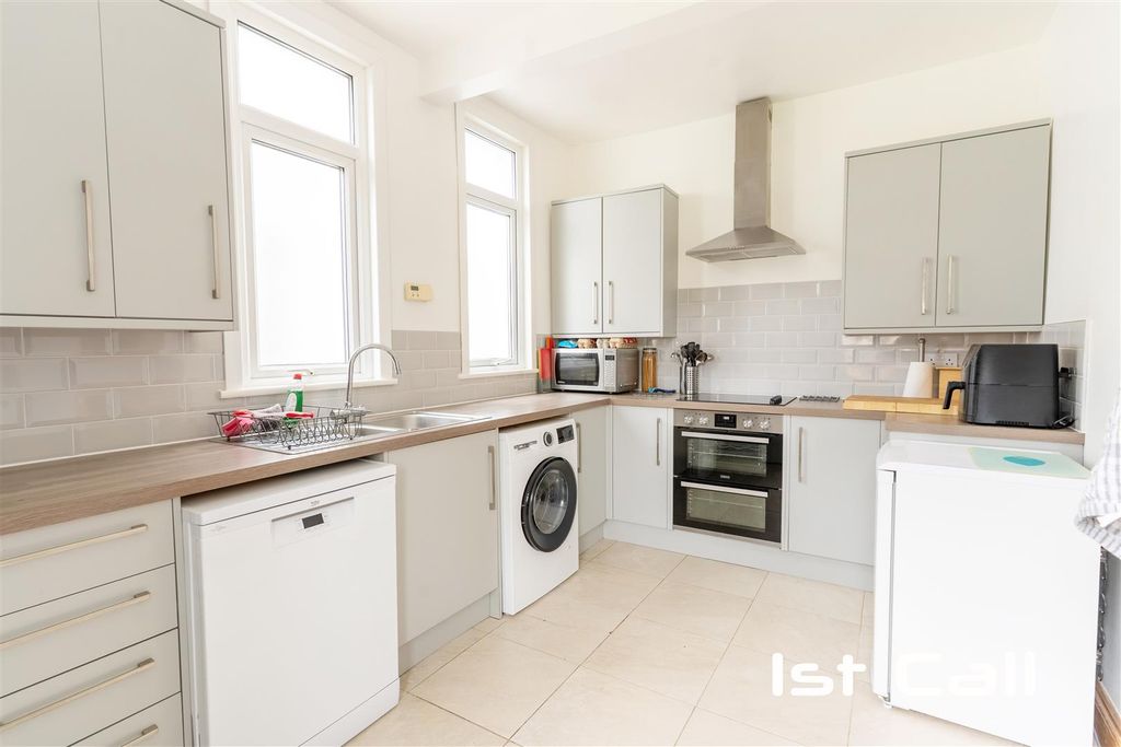 Property photo 3 of 16 Kitchen