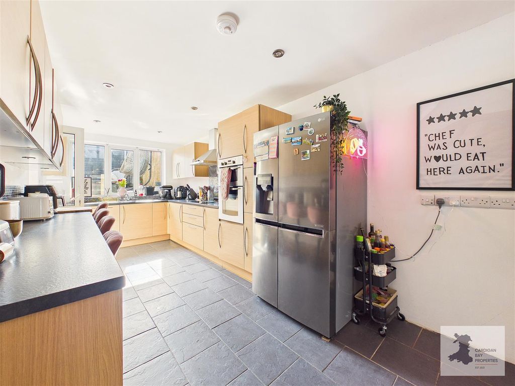 Property photo 3 of 36 Kitchen