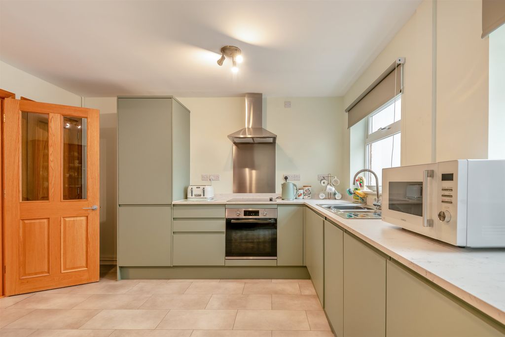 Property photo 2 of 22