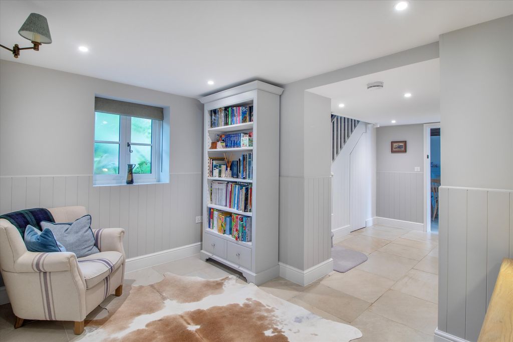 Property photo 3 of 18 Image