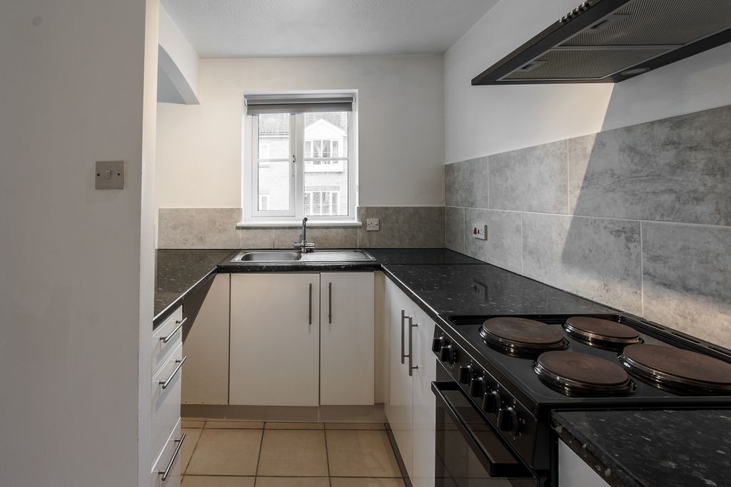 Property photo 3 of 7 Kitchen