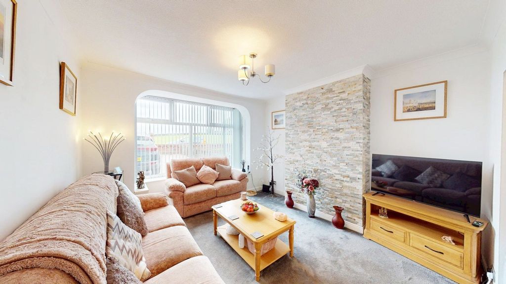 Property photo 2 of 21 Lounge