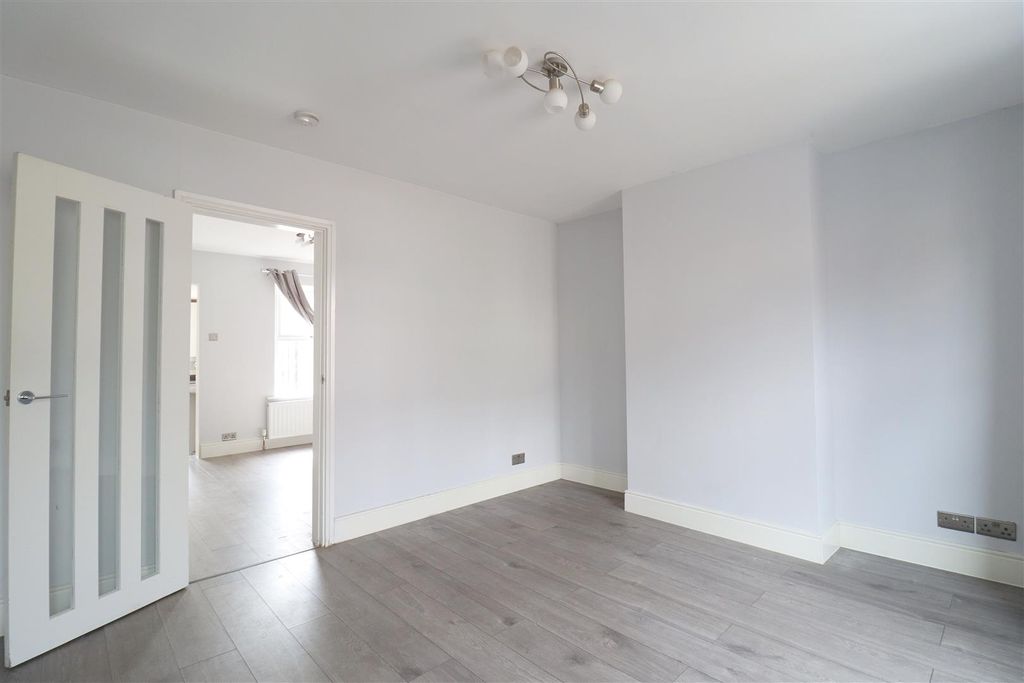 Property photo 2 of 13 Img_8825.Jpg