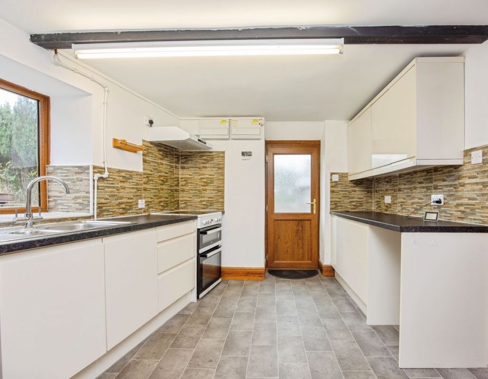 Property photo 3 of 6 Kitchen