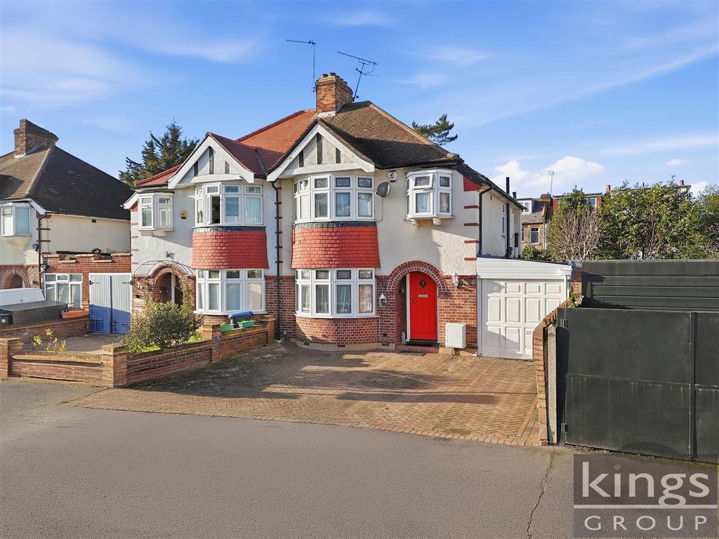 Property photo 2 of 34