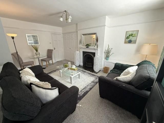 Property photo 2 of 8 Lounge