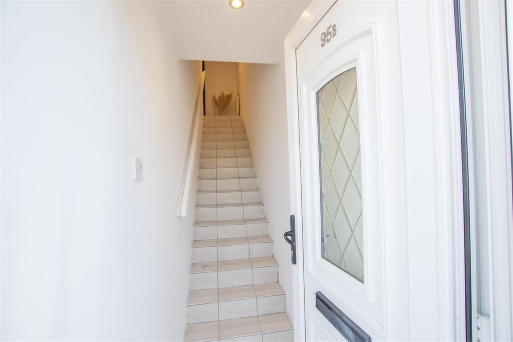 Property photo 3 of 14 Hall.Jpg