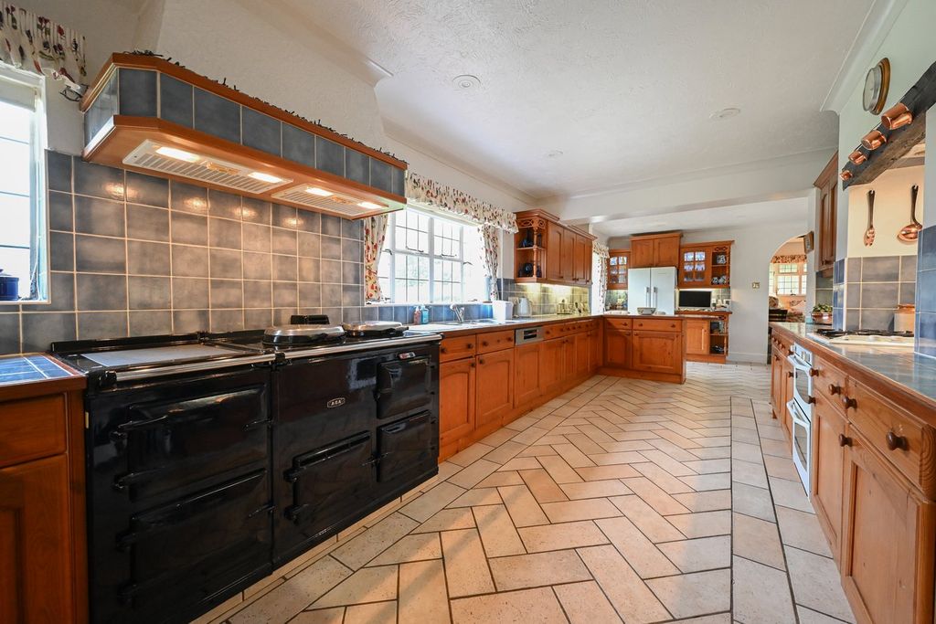 Property photo 2 of 21