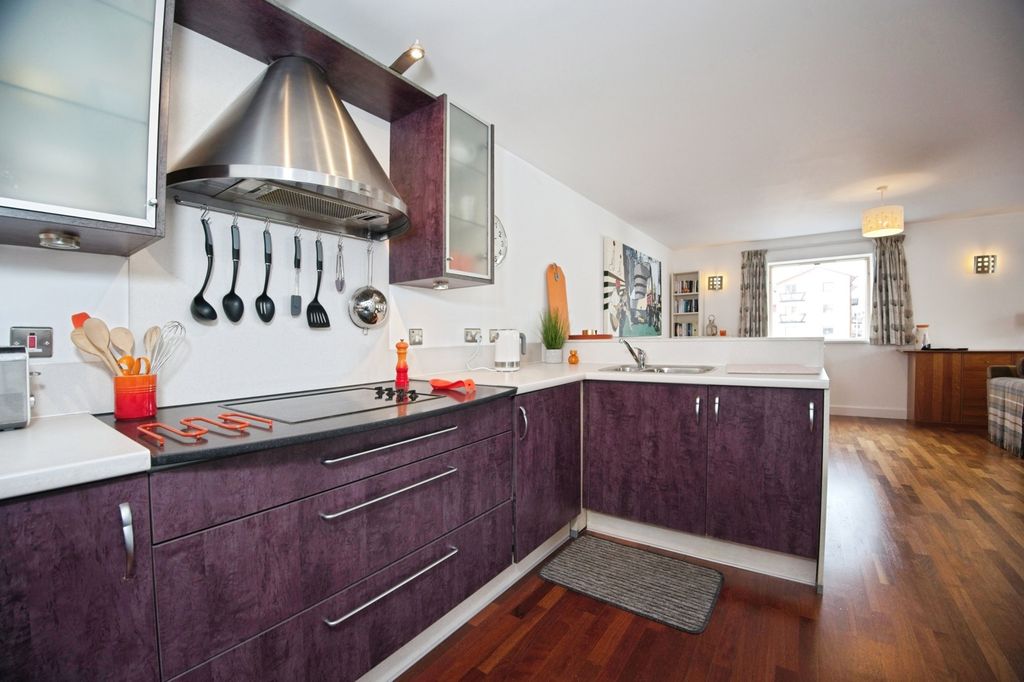 Property photo 2 of 15 Open Plan Kitchin