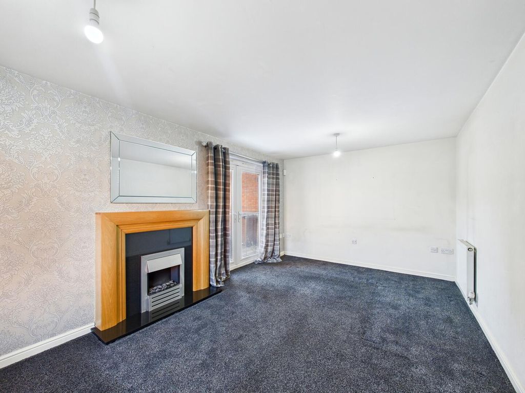 Property photo 3 of 17 Living Room