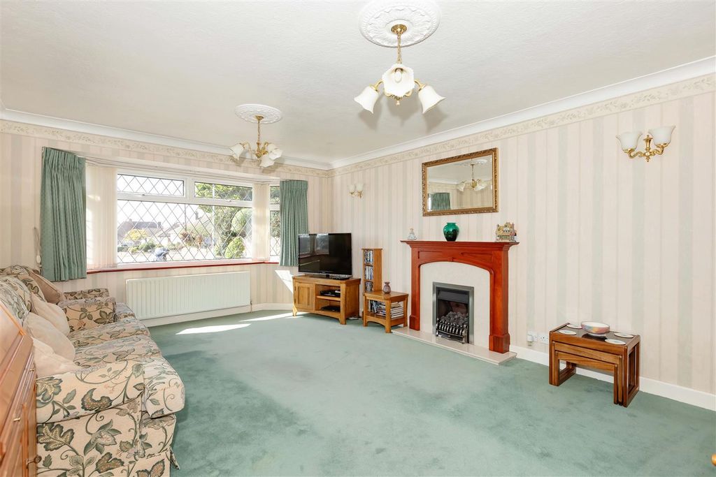 Property photo 2 of 12 Cleveland Close_1.Jpg