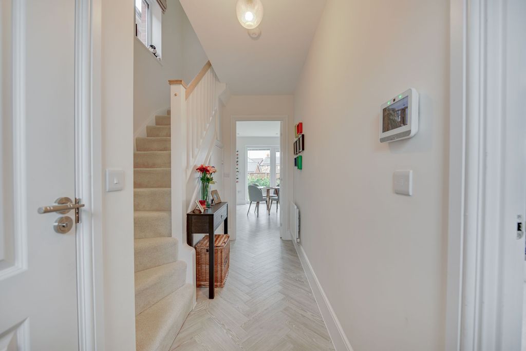 Property photo 2 of 24