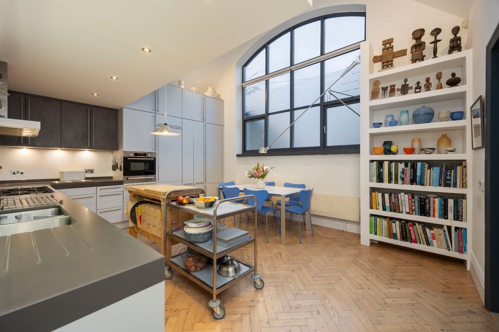 Property photo 2 of 17