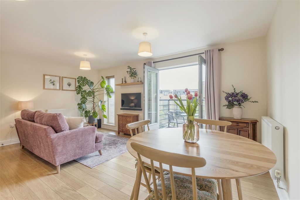 Property photo 2 of 18 8691410-Interior07.Jpg