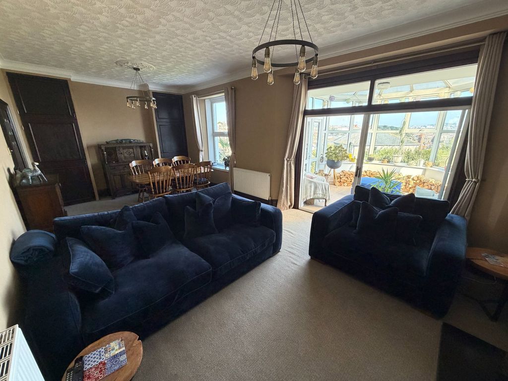 Property photo 3 of 39