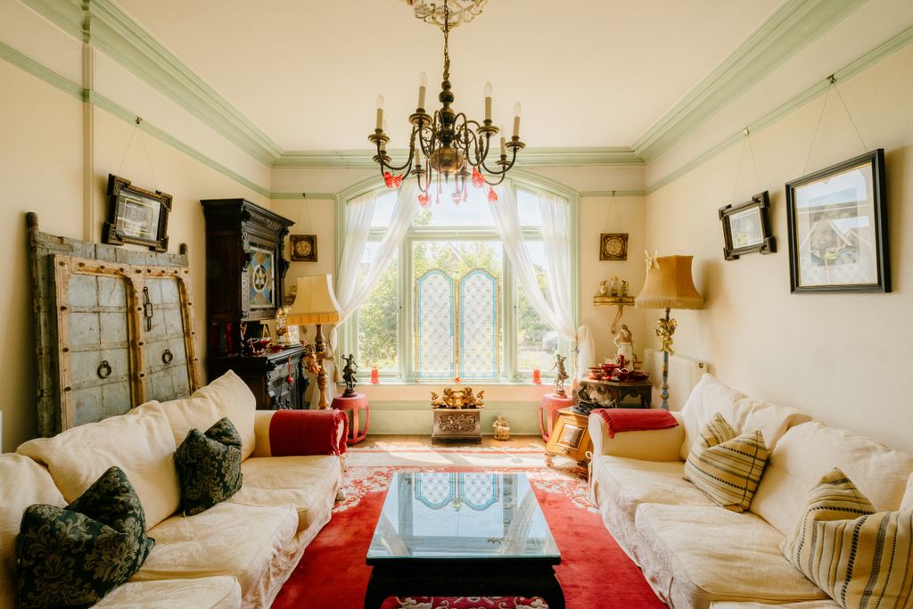 Property photo 1 of 31 Croft-Bexhill-Squirrels-Interior-21