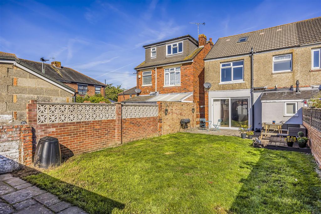 Property photo 2 of 21 2 Wesley Grove, Copnor-Porticomarketing-Soldby-24.