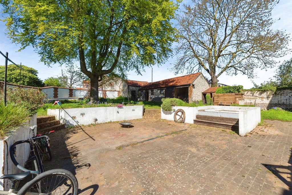 Property photo 2 of 20