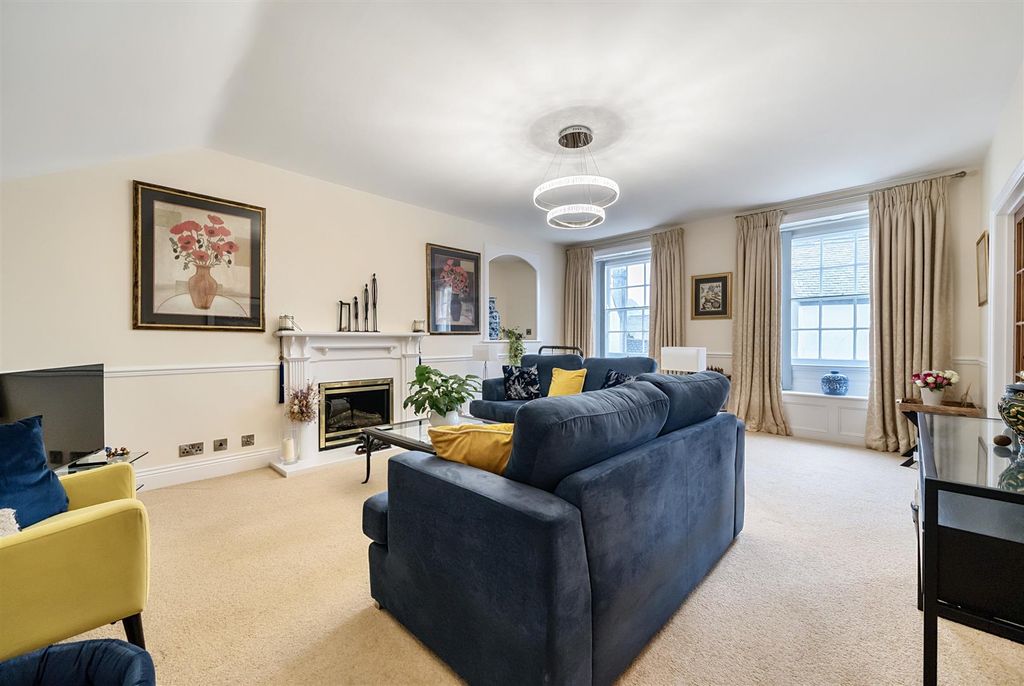 Property photo 3 of 17 Sitting Room