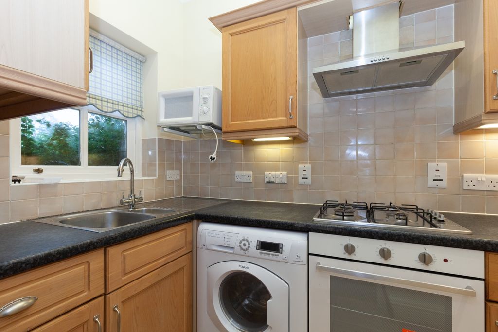 Property photo 3 of 10 Kitchen