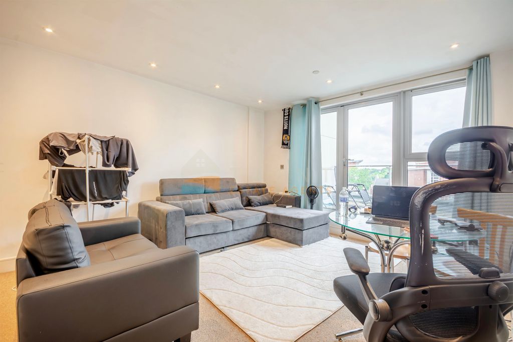 Property photo 1 of 15 Apt - 1