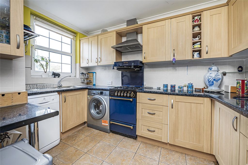 Property photo 3 of 13 Kitchen