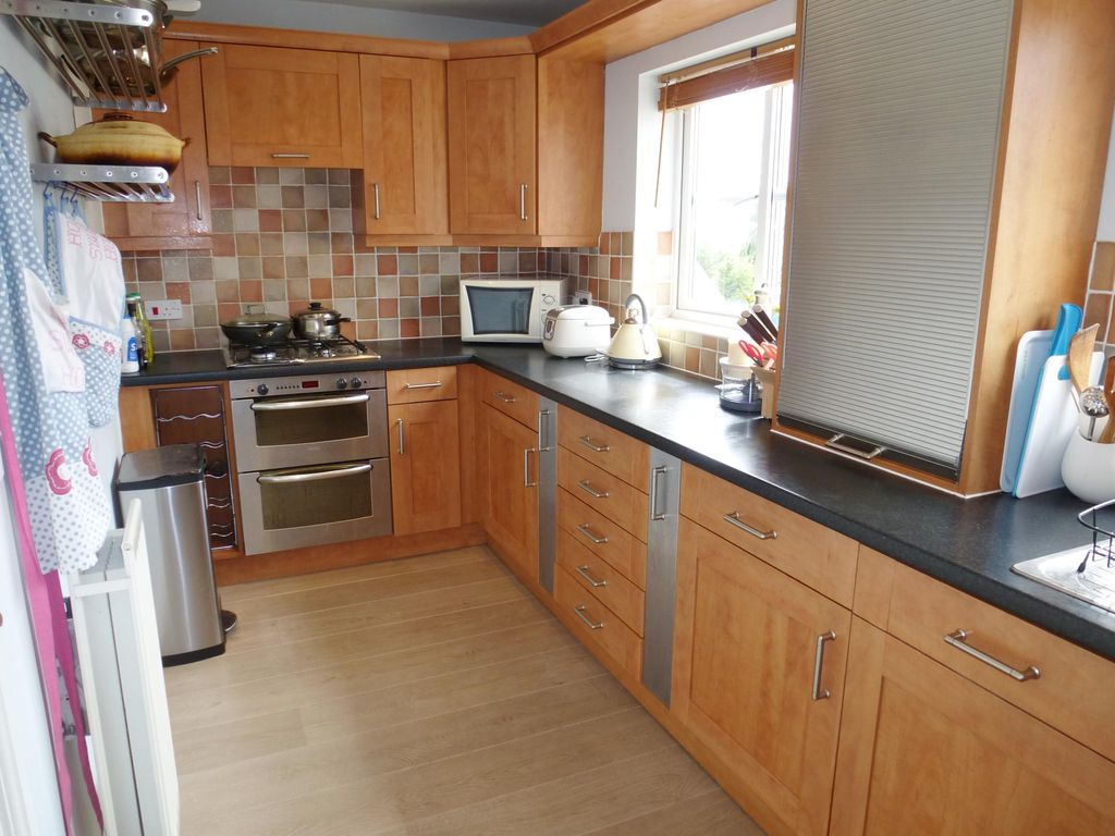Property photo 2 of 5 Kitchen