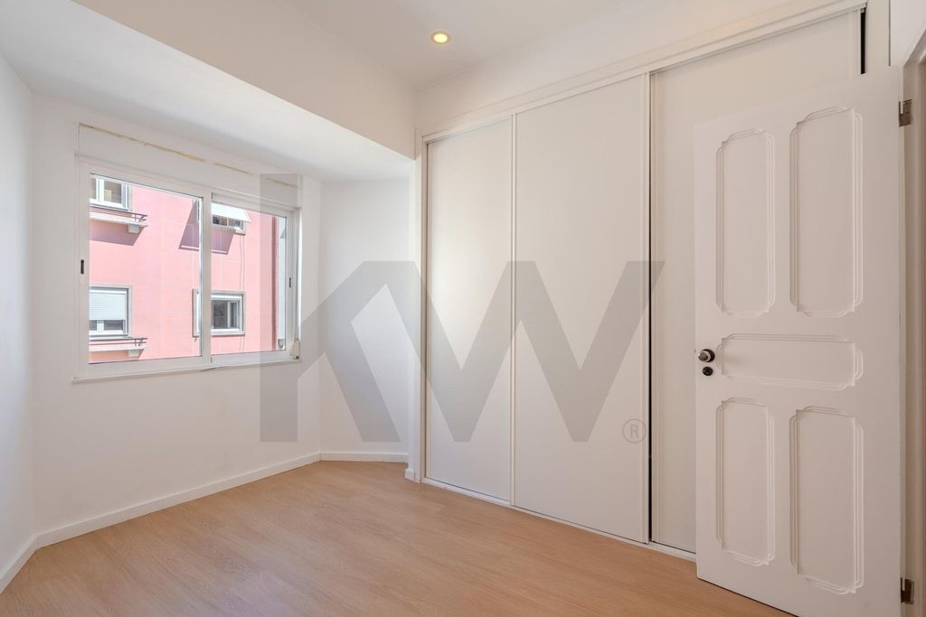 Property photo 2 of 28