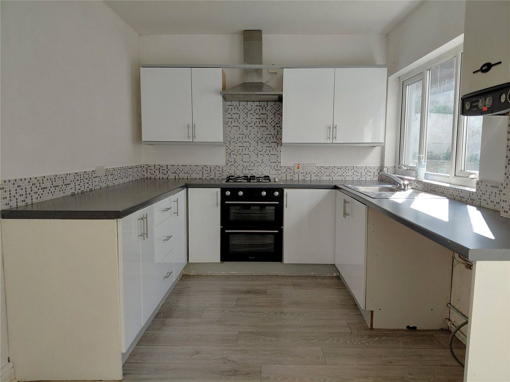 Property photo 2 of 12 Picture No. 31