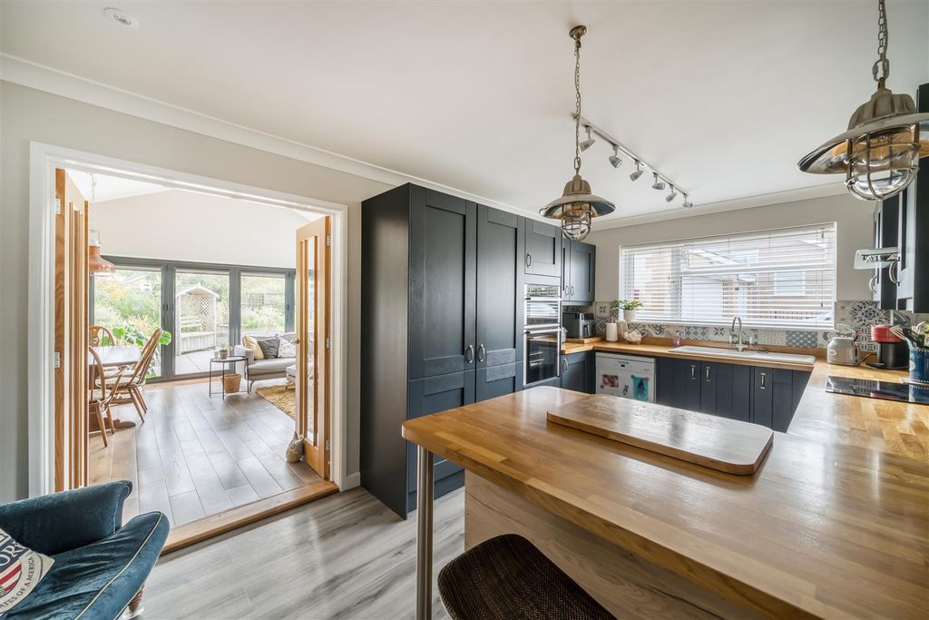 Property photo 3 of 17 1370431-9-68F8B1Fb46454.Jpg