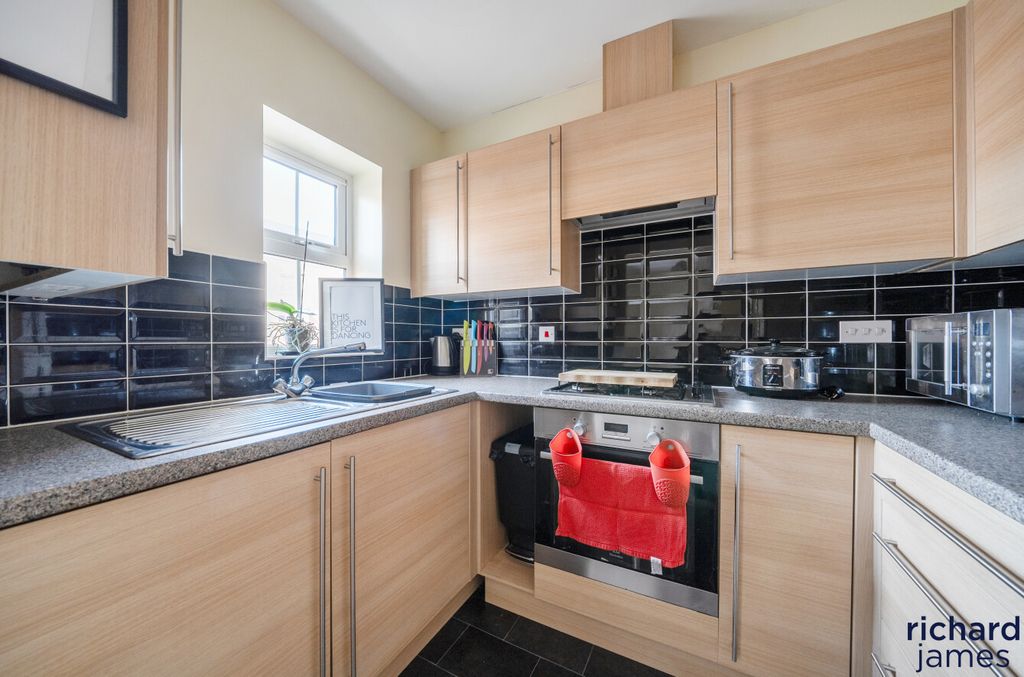 Property photo 2 of 12 2718d6B7766448Eca55d91B3B31Fca38