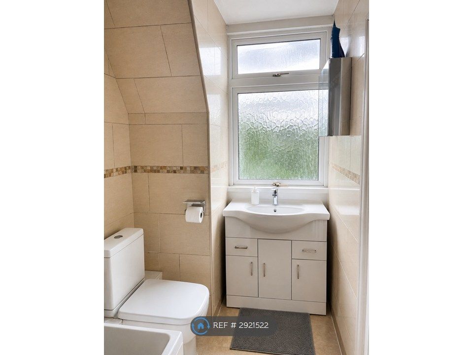 Property photo 3 of 8 Shared Bathroom