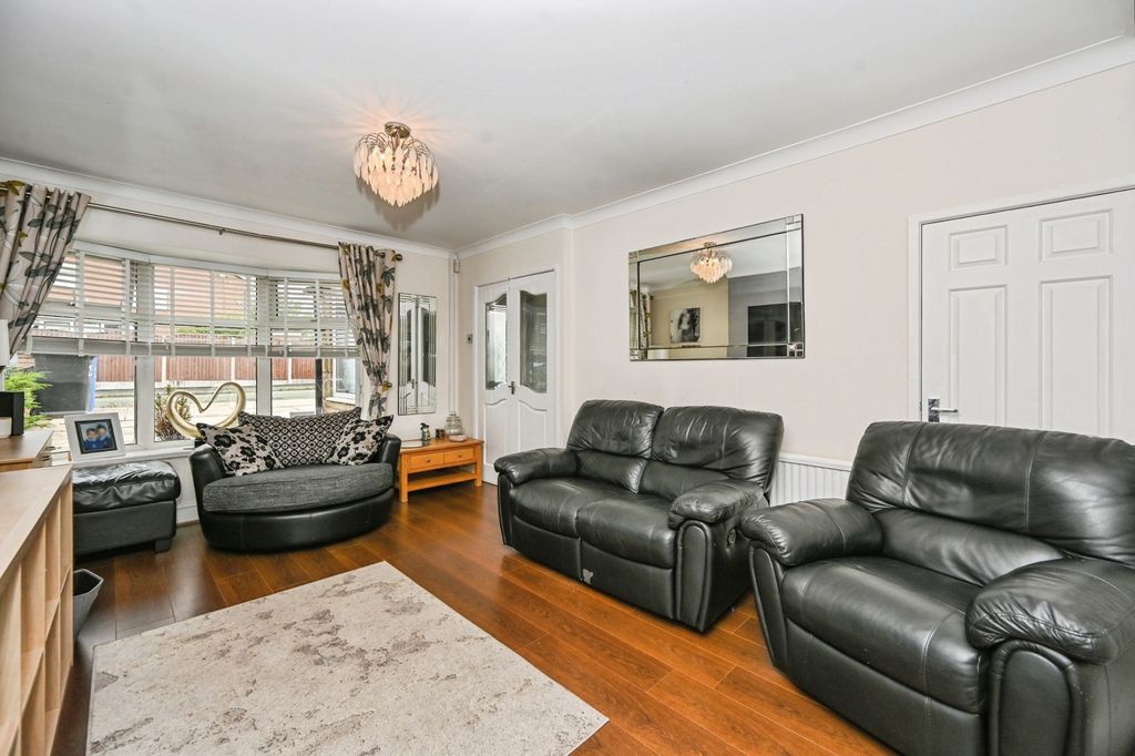 Property photo 2 of 22 Living Room