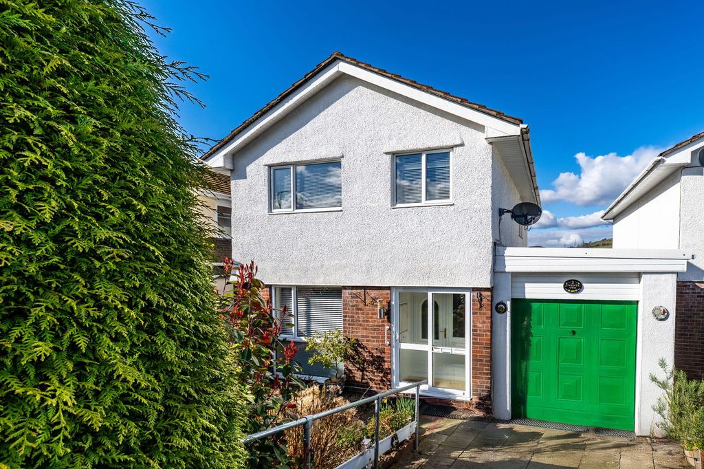 Property photo 1 of 32