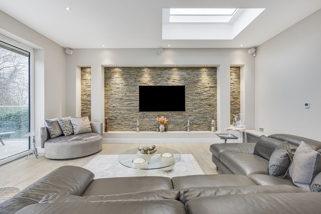 Property photo 3 of 33